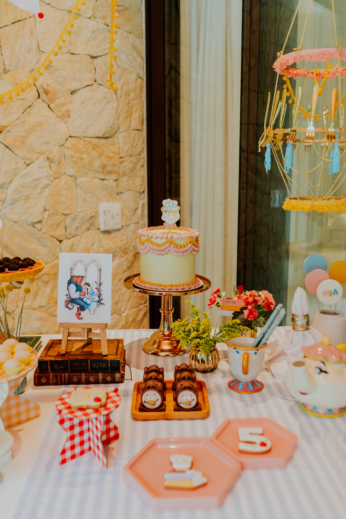 fotografia festa infantil 5 anos mia a bela e a fera barra da Tijuca fotografa de eventos rio de janeiro rj 