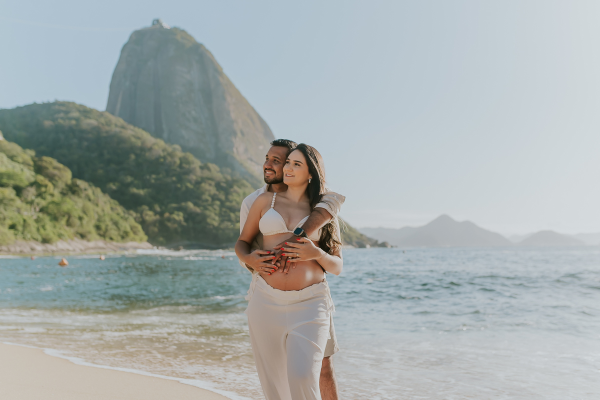 fotografa ensaio externo de familia gestante a espera do Benicio praia vermelha rj Rio de Janeiro urca amanhecer fotografia 