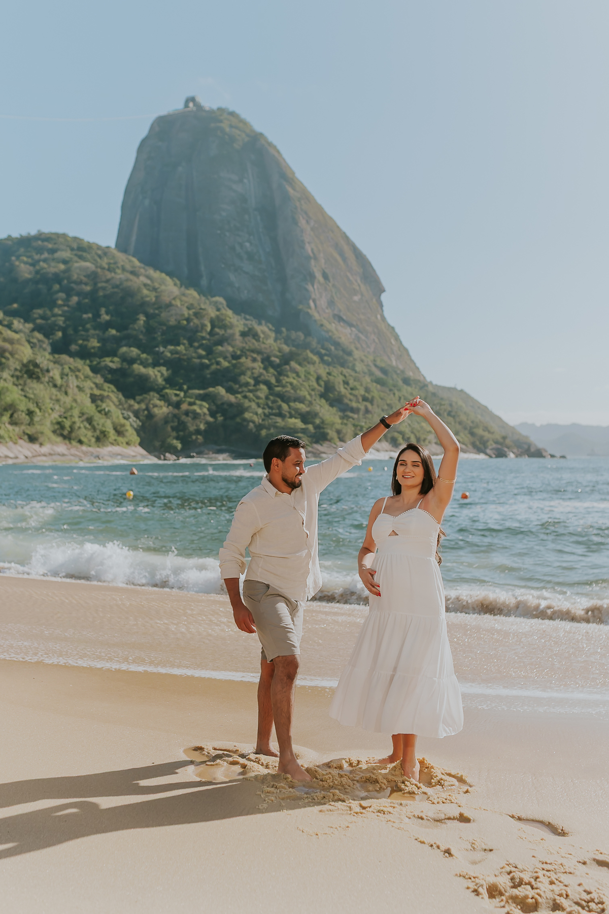 fotografa ensaio externo de familia gestante a espera do Benicio praia vermelha rj Rio de Janeiro urca amanhecer fotografia 