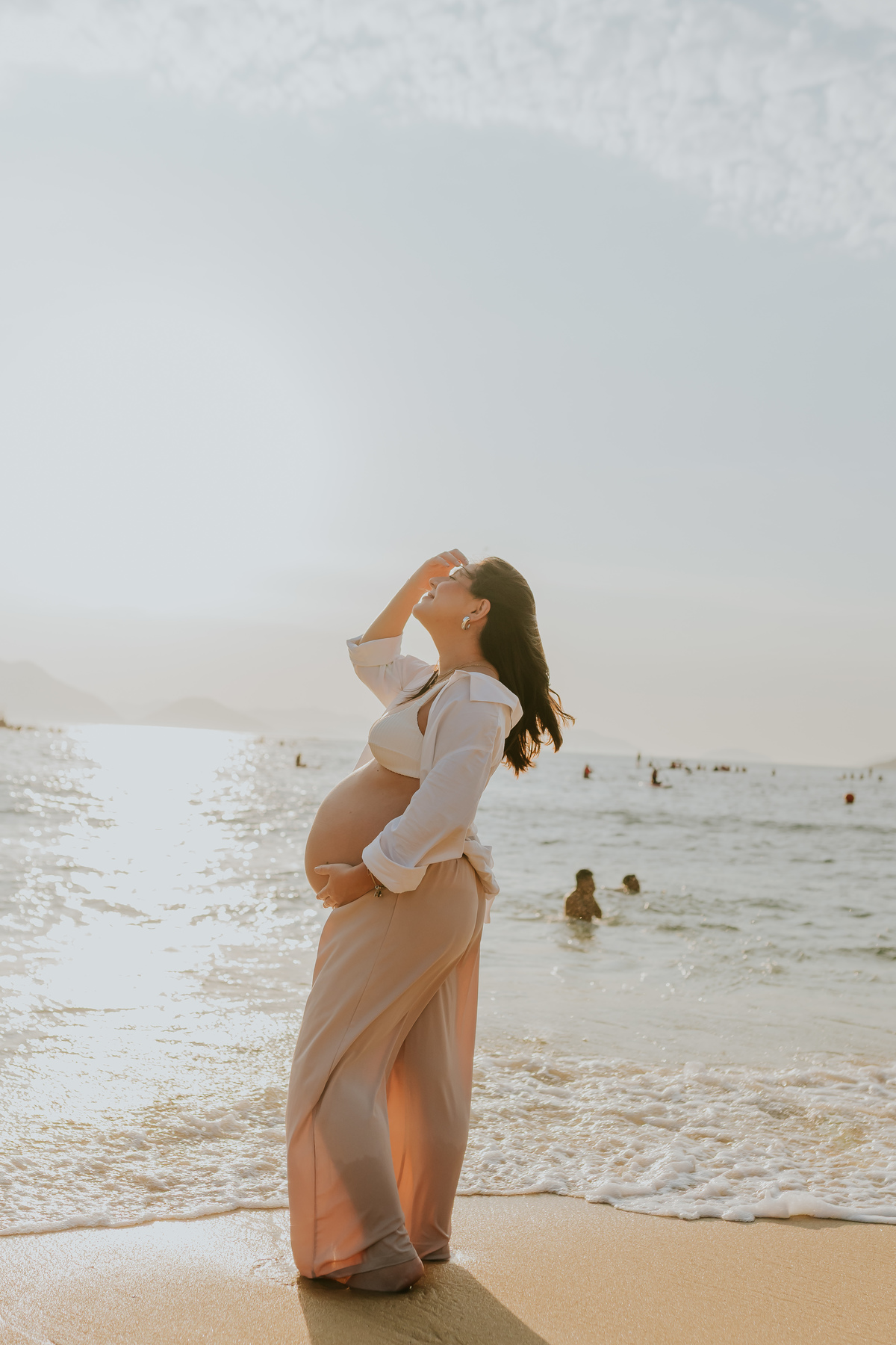 fotografia fotografa rj ensaio de gestante gravida amanhecer praia vermelha urca Rio de Janeiro familia sessão externa natureza 