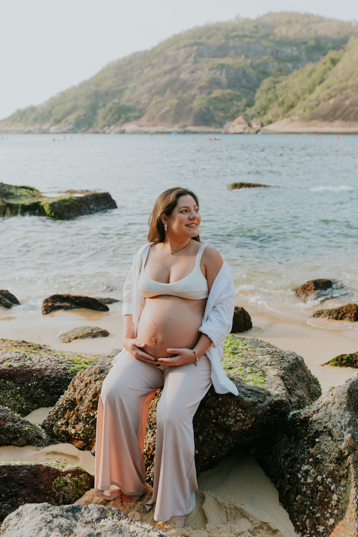 fotografia fotografa rj ensaio de gestante gravida amanhecer praia vermelha urca Rio de Janeiro familia sessão externa natureza 