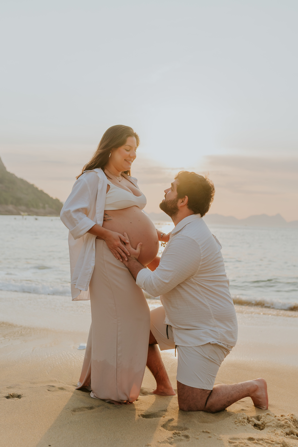 fotografia fotografa rj ensaio de gestante gravida amanhecer praia vermelha urca Rio de Janeiro familia sessão externa natureza 