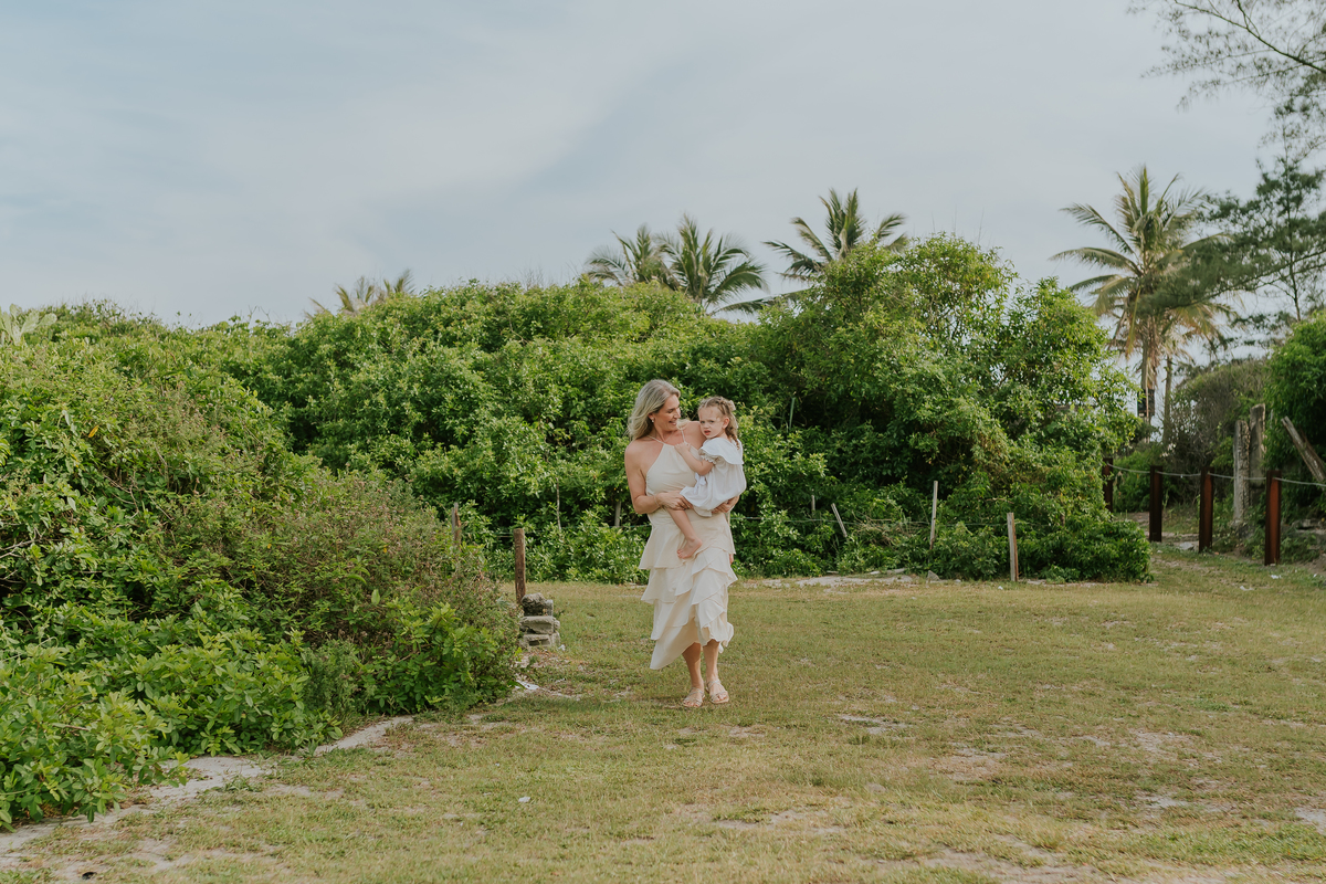fotografia ensaio externo natureza familia fotografa rj Rio de Janeiro 3 anos barra da Tijuca ilha 3 praia 