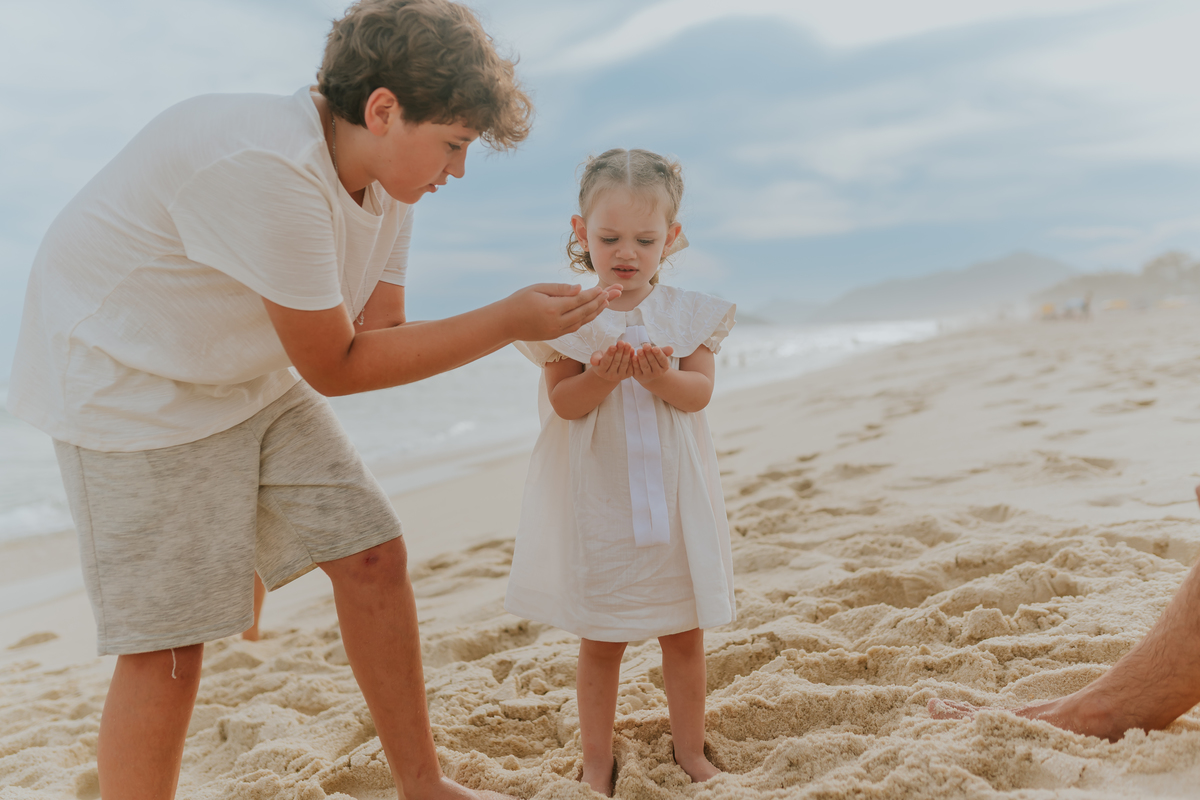 fotografia ensaio externo natureza familia fotografa rj Rio de Janeiro 3 anos barra da Tijuca ilha 3 praia 