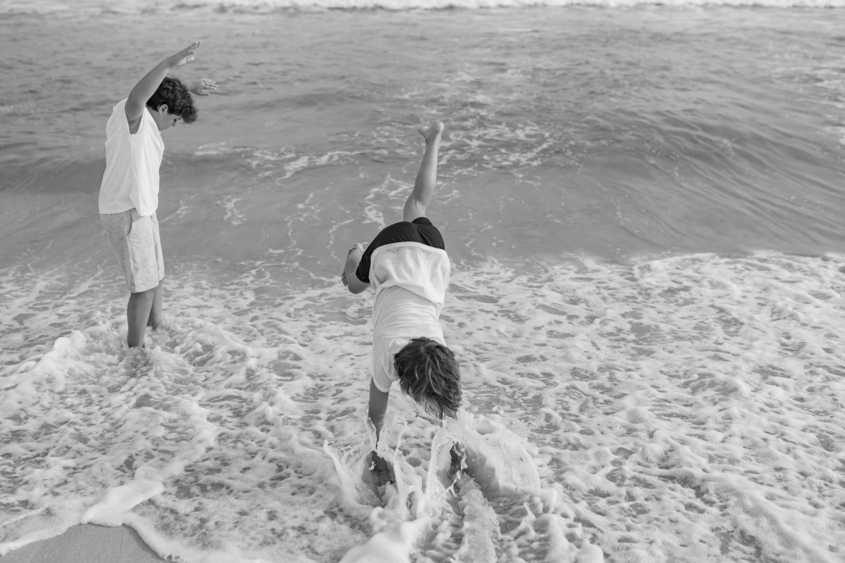 fotografia ensaio externo natureza familia fotografa rj Rio de Janeiro 3 anos barra da Tijuca ilha 3 praia 