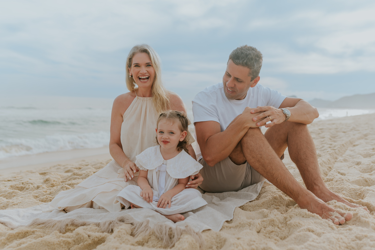 fotografia ensaio externo natureza familia fotografa rj Rio de Janeiro 3 anos barra da Tijuca ilha 3 praia 