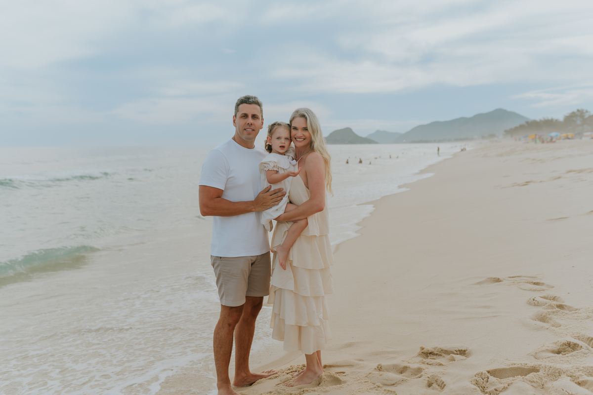 fotografia ensaio externo natureza familia fotografa rj Rio de Janeiro 3 anos barra da Tijuca ilha 3 praia 