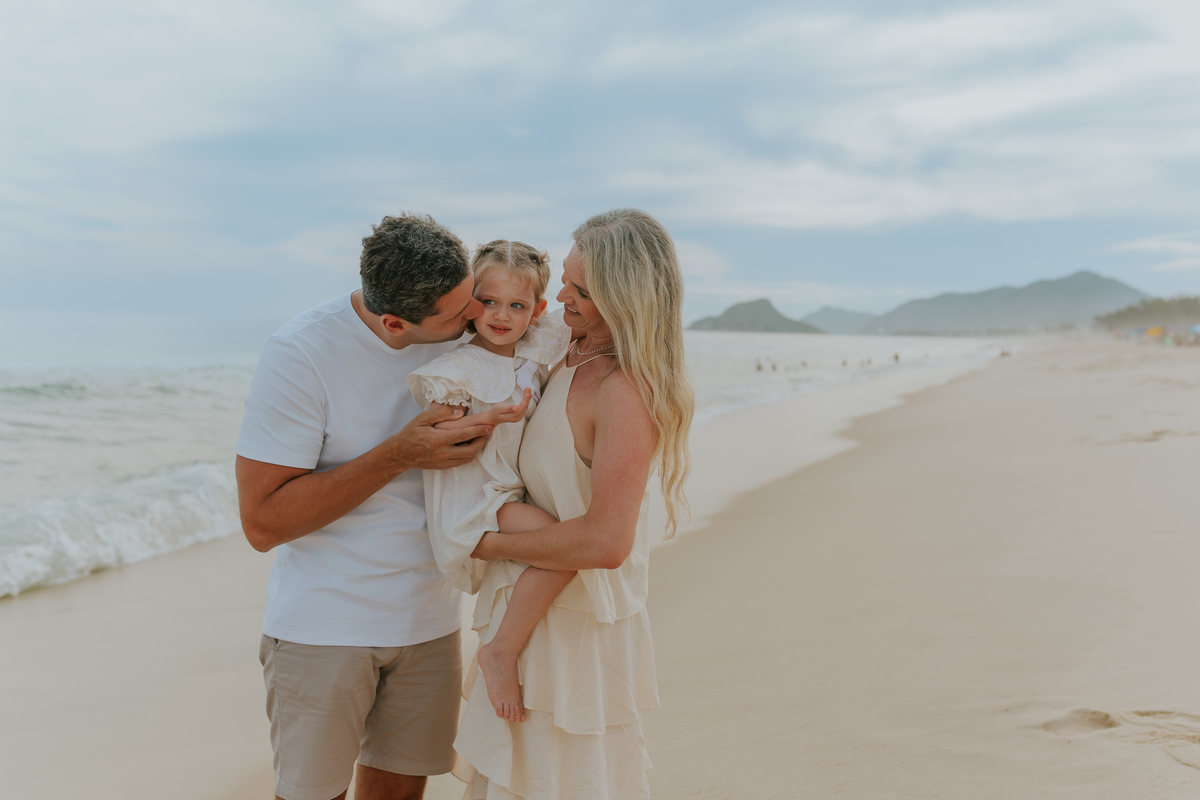 fotografia ensaio externo natureza familia fotografa rj Rio de Janeiro 3 anos barra da Tijuca ilha 3 praia 