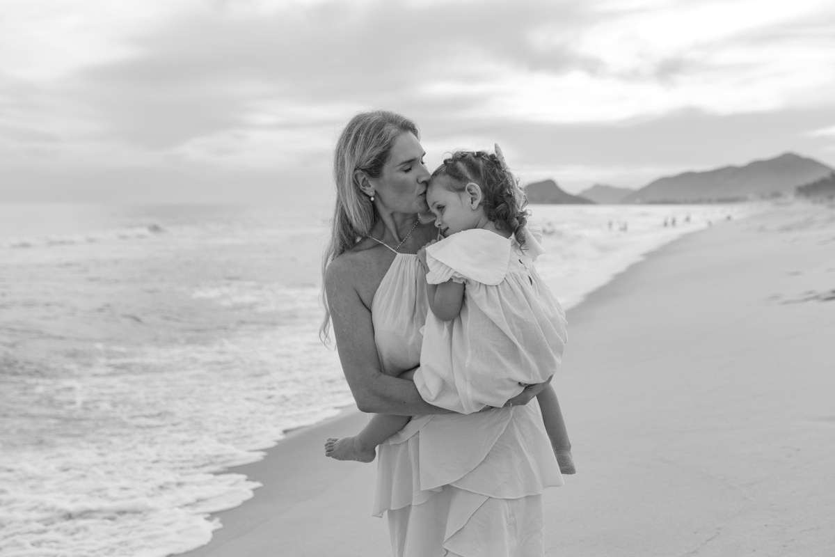 fotografia ensaio externo natureza familia fotografa rj Rio de Janeiro 3 anos barra da Tijuca ilha 3 praia 