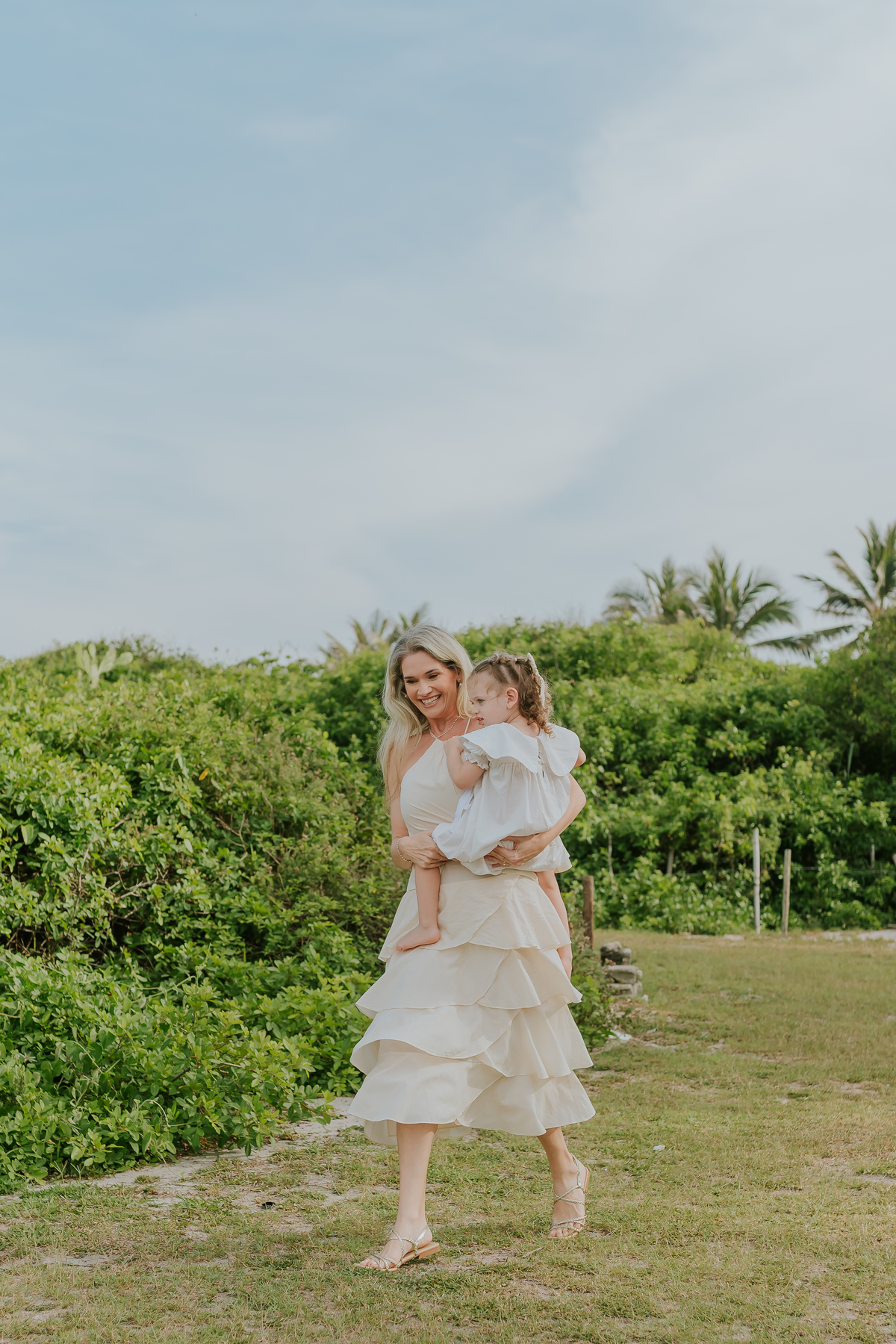 fotografia ensaio externo natureza familia fotografa rj Rio de Janeiro 3 anos barra da Tijuca ilha 3 praia 