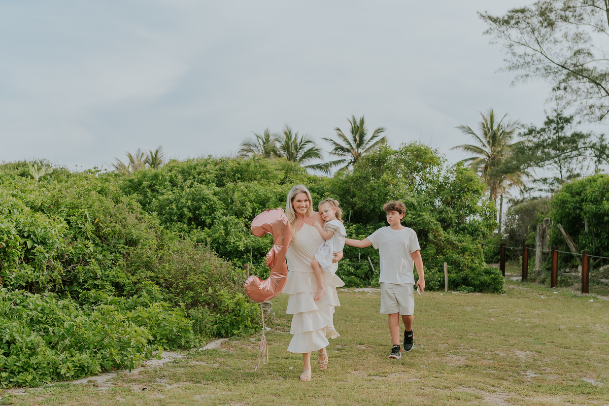 fotografia ensaio externo natureza familia fotografa rj Rio de Janeiro 3 anos barra da Tijuca ilha 3 praia 