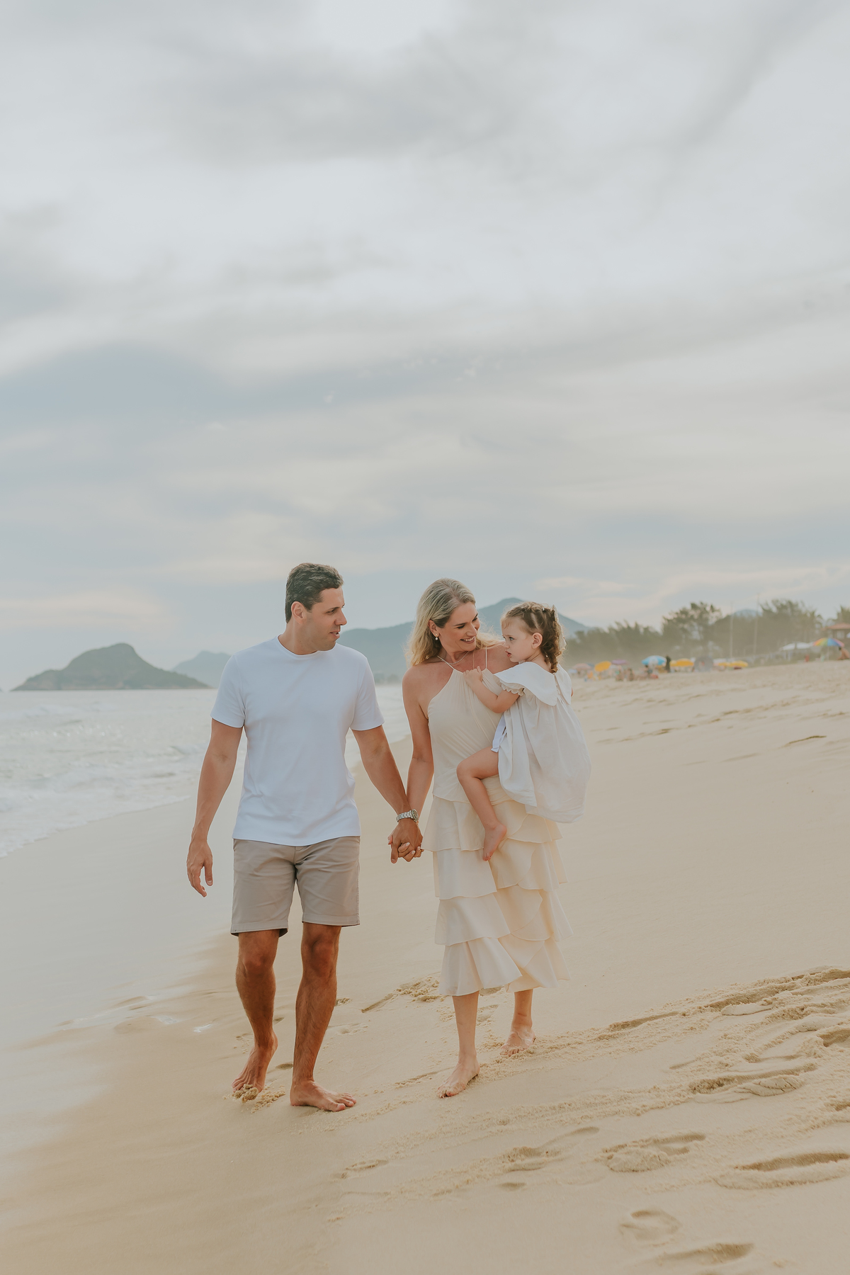 fotografia ensaio externo natureza familia fotografa rj Rio de Janeiro 3 anos barra da Tijuca ilha 3 praia 