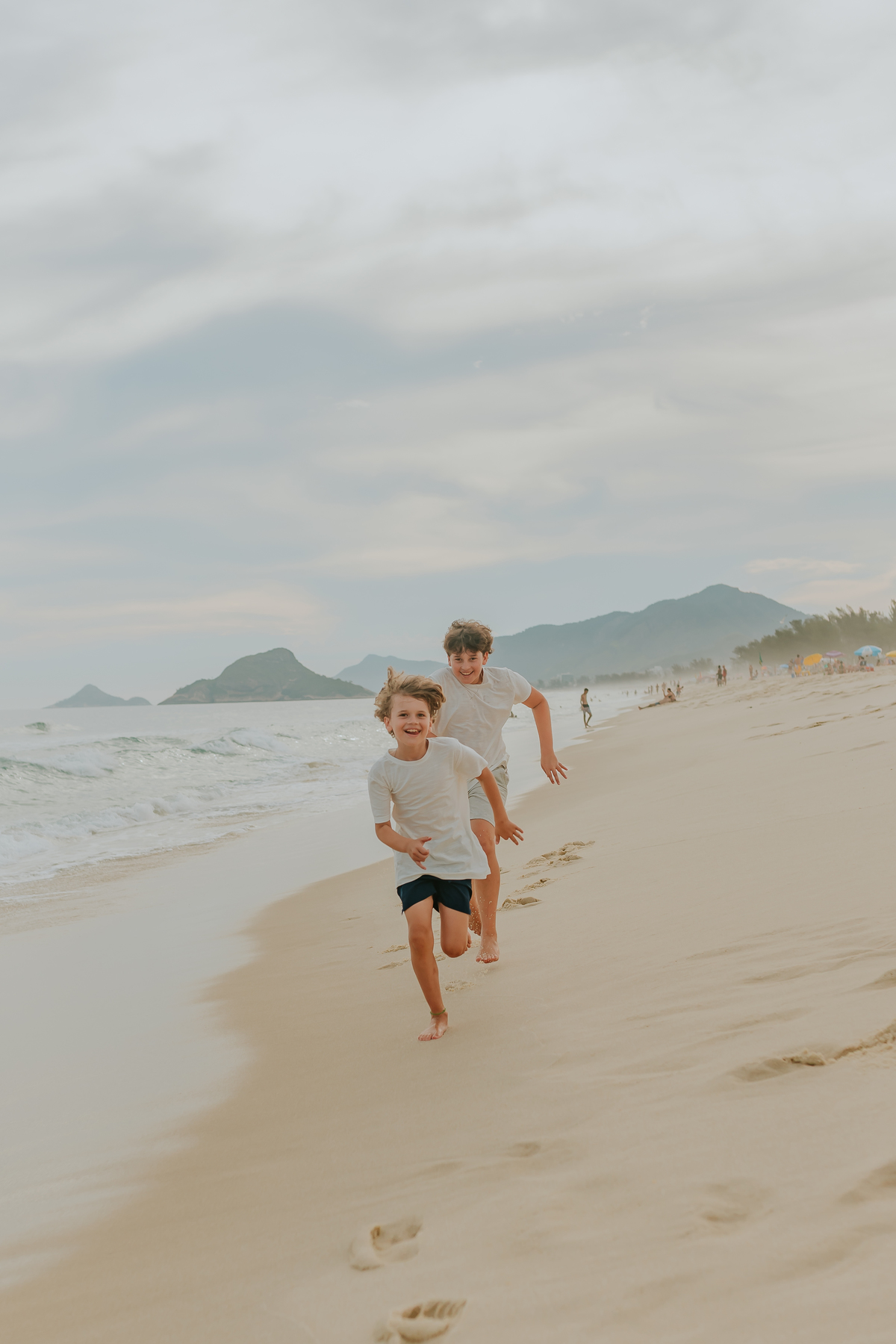 fotografia ensaio externo natureza familia fotografa rj Rio de Janeiro 3 anos barra da Tijuca ilha 3 praia 