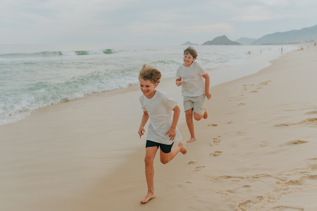 fotografia ensaio externo natureza familia fotografa rj Rio de Janeiro 3 anos barra da Tijuca ilha 3 praia 