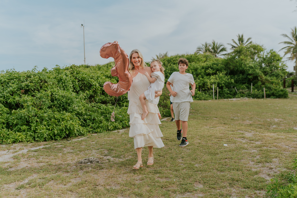 fotografia ensaio externo natureza familia fotografa rj Rio de Janeiro 3 anos barra da Tijuca ilha 3 praia 