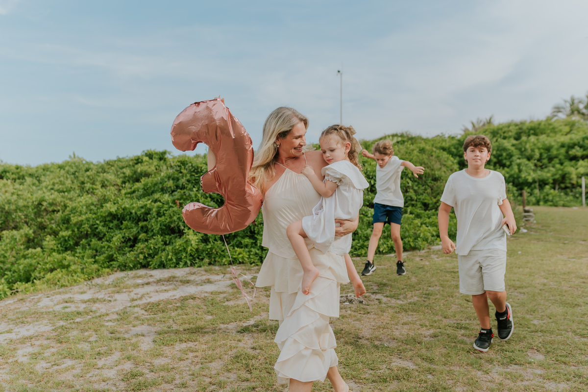 fotografia ensaio externo natureza familia fotografa rj Rio de Janeiro 3 anos barra da Tijuca ilha 3 praia 