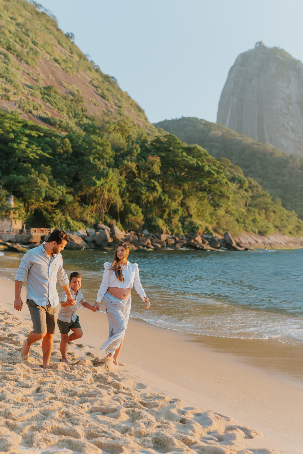 fotografa ensaio gravida gestante praia vermelha urca zona sul Rio de Janeiro rj fotografa familia amanhecer externo 
