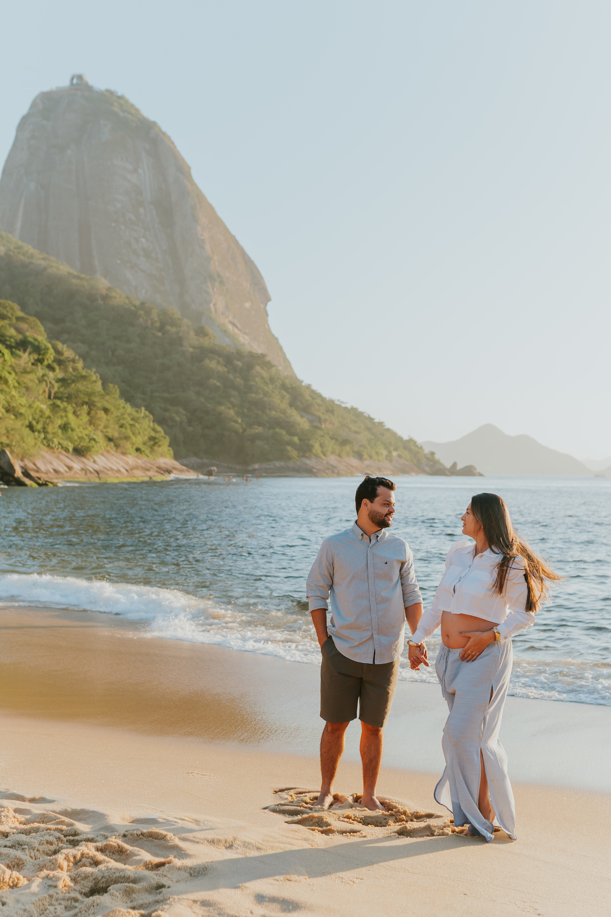 fotografa ensaio gravida gestante praia vermelha urca zona sul Rio de Janeiro rj fotografa familia amanhecer externo 