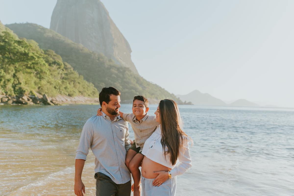 fotografa ensaio gravida gestante praia vermelha urca zona sul Rio de Janeiro rj fotografa familia amanhecer externo 