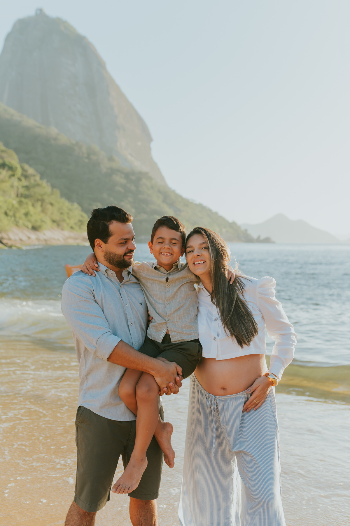 fotografa ensaio gravida gestante praia vermelha urca zona sul Rio de Janeiro rj fotografa familia amanhecer externo 