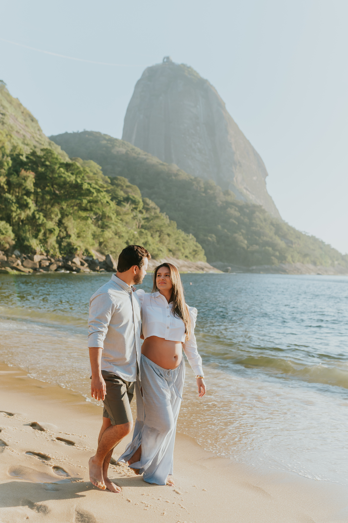 fotografa ensaio gravida gestante praia vermelha urca zona sul Rio de Janeiro rj fotografa familia amanhecer externo 