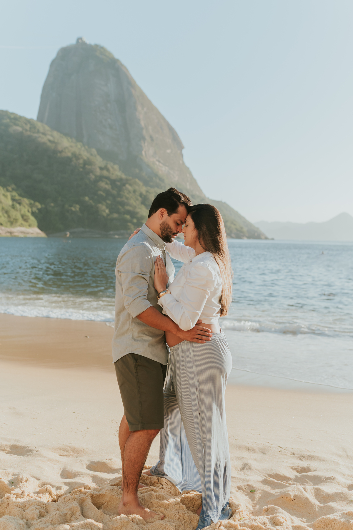 fotografa ensaio gravida gestante praia vermelha urca zona sul Rio de Janeiro rj fotografa familia amanhecer externo 
