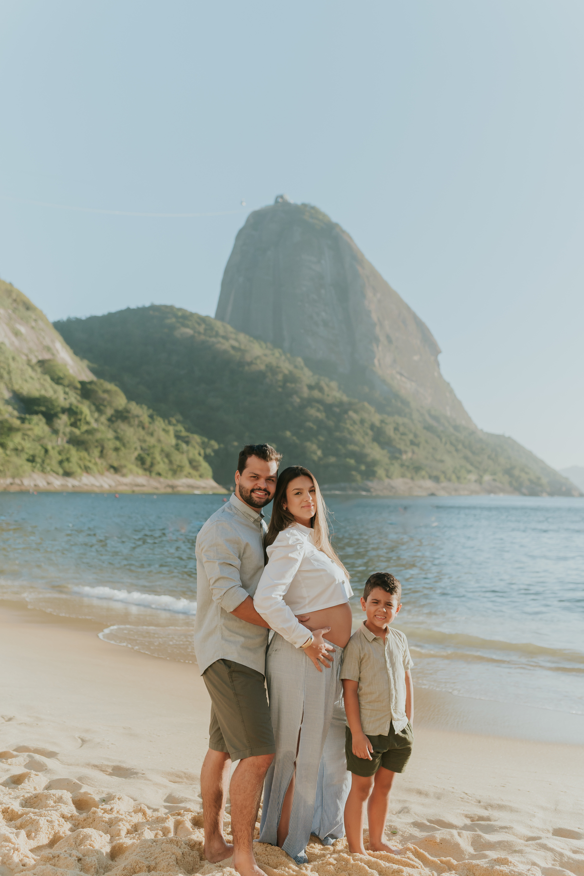 fotografa ensaio gravida gestante praia vermelha urca zona sul Rio de Janeiro rj fotografa familia amanhecer externo 