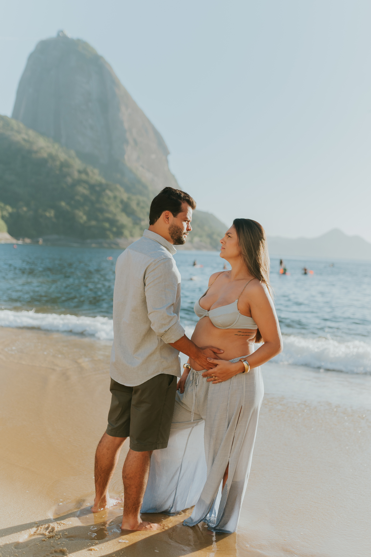 fotografa ensaio gravida gestante praia vermelha urca zona sul Rio de Janeiro rj fotografa familia amanhecer externo 