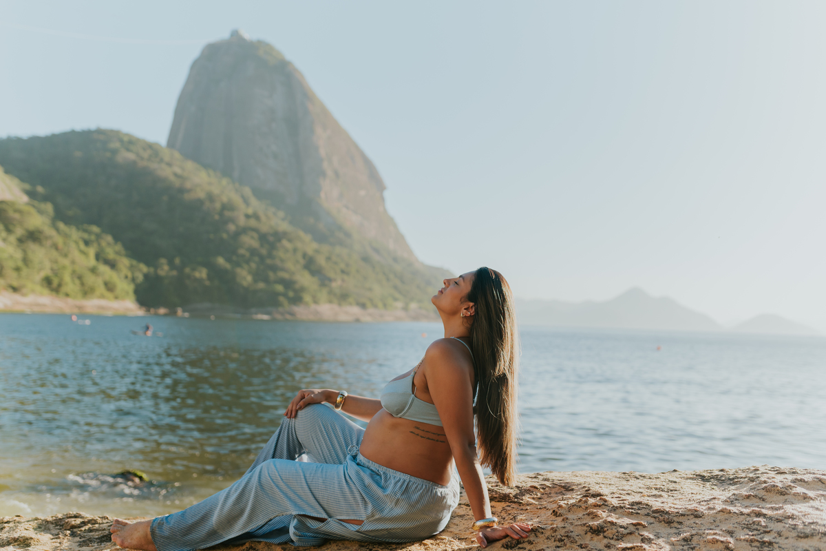 fotografa ensaio gravida gestante praia vermelha urca zona sul Rio de Janeiro rj fotografa familia amanhecer externo 