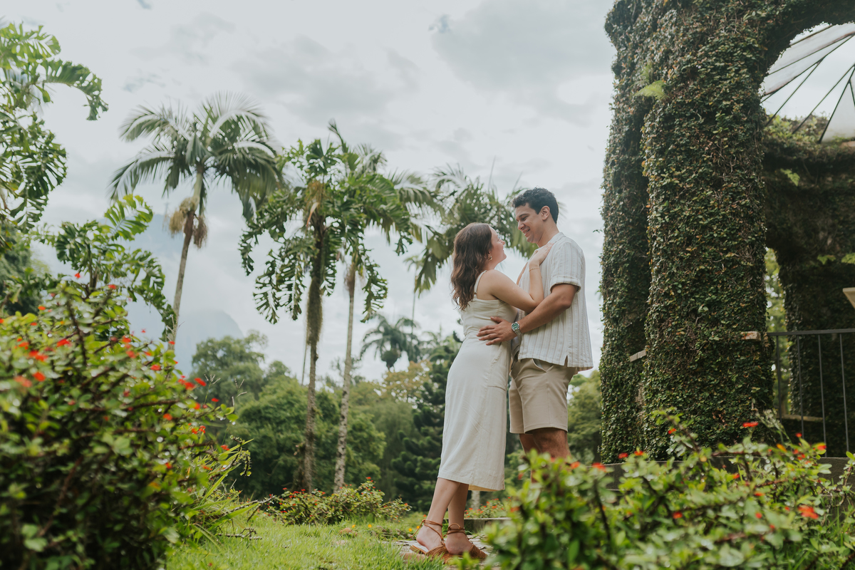 fotografia fotografa casal ensaio externo jardim botânico Rio de Janeiro pedido noivado casamento surpresa 