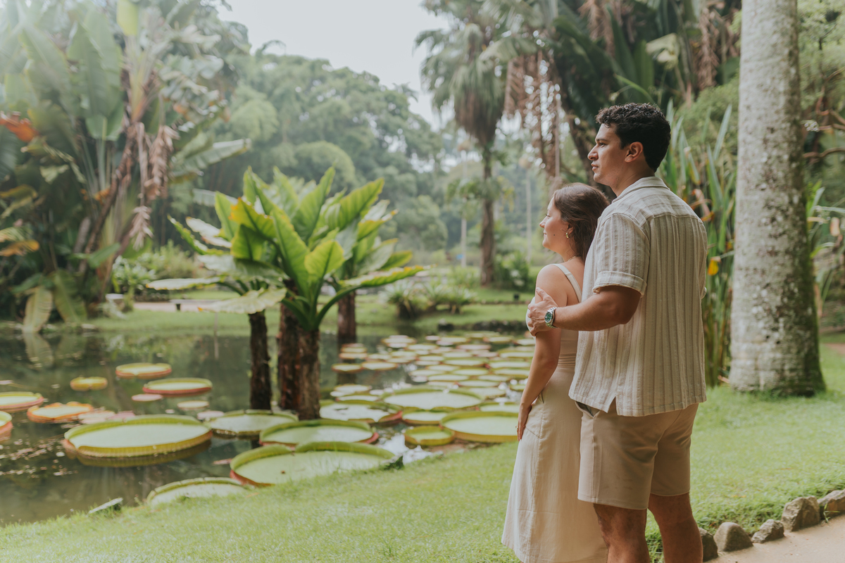 fotografia fotografa casal ensaio externo jardim botânico Rio de Janeiro pedido noivado casamento surpresa 
