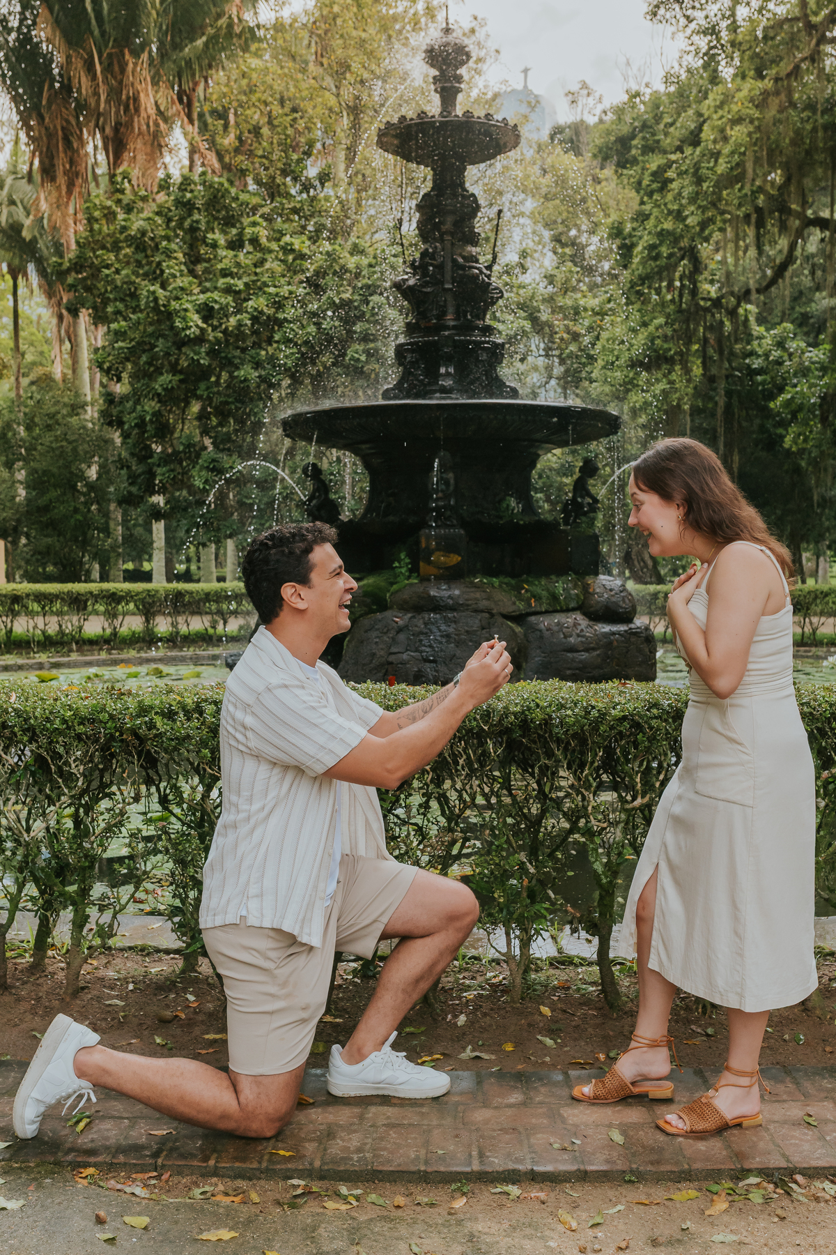 fotografia fotografa casal ensaio externo jardim botânico Rio de Janeiro pedido noivado casamento surpresa 