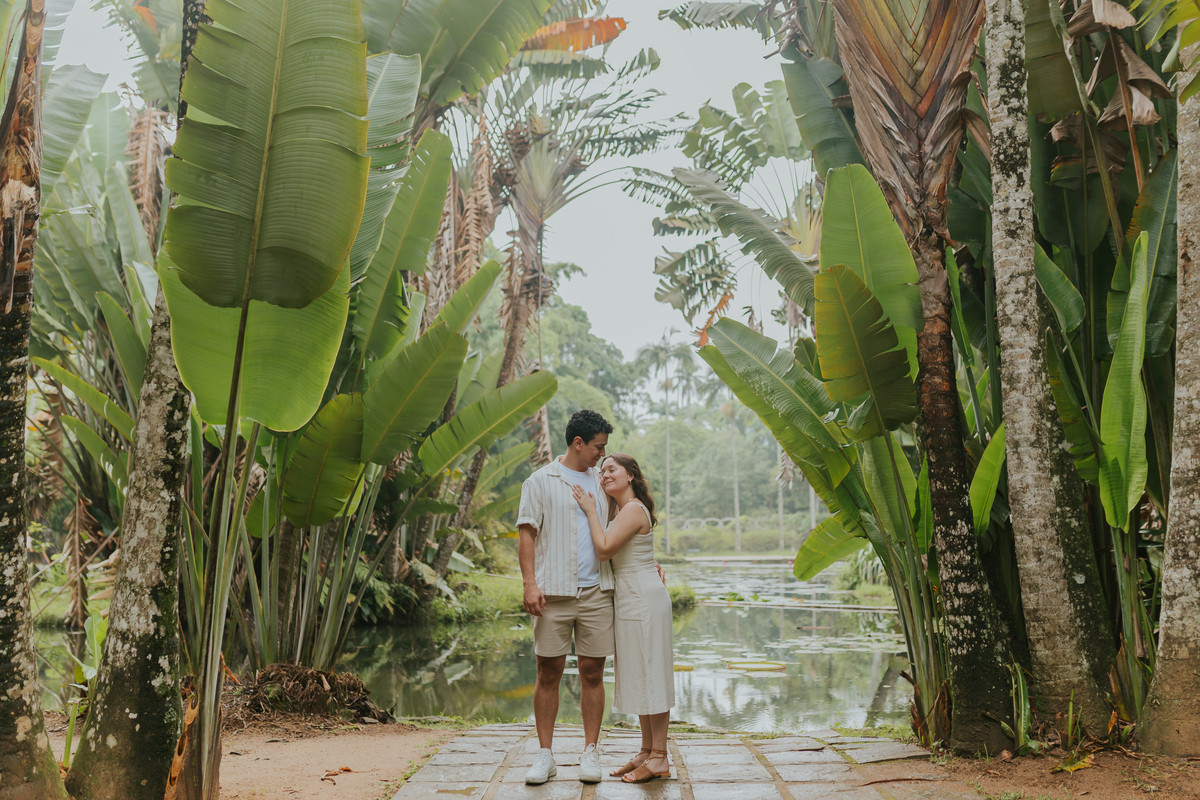 fotografia fotografa casal ensaio externo jardim botânico Rio de Janeiro pedido noivado casamento surpresa 