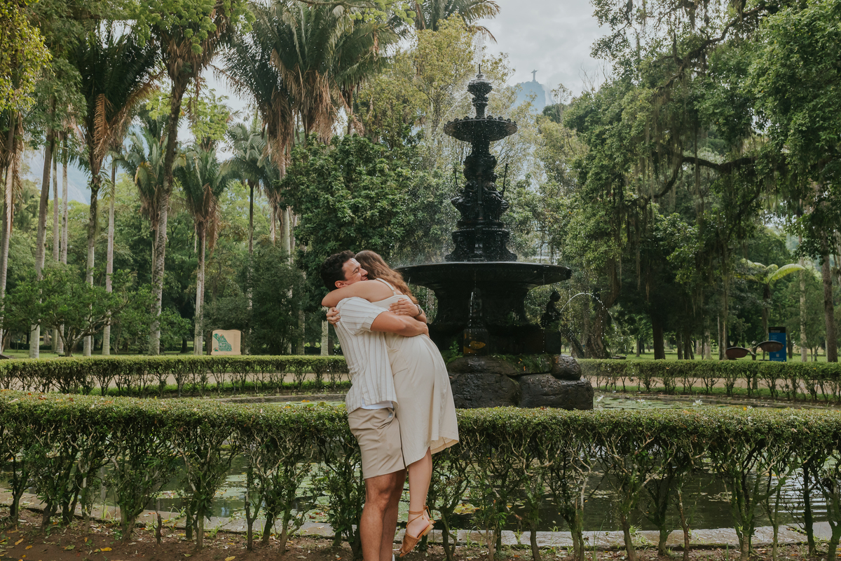 fotografia fotografa casal ensaio externo jardim botânico Rio de Janeiro pedido noivado casamento surpresa 