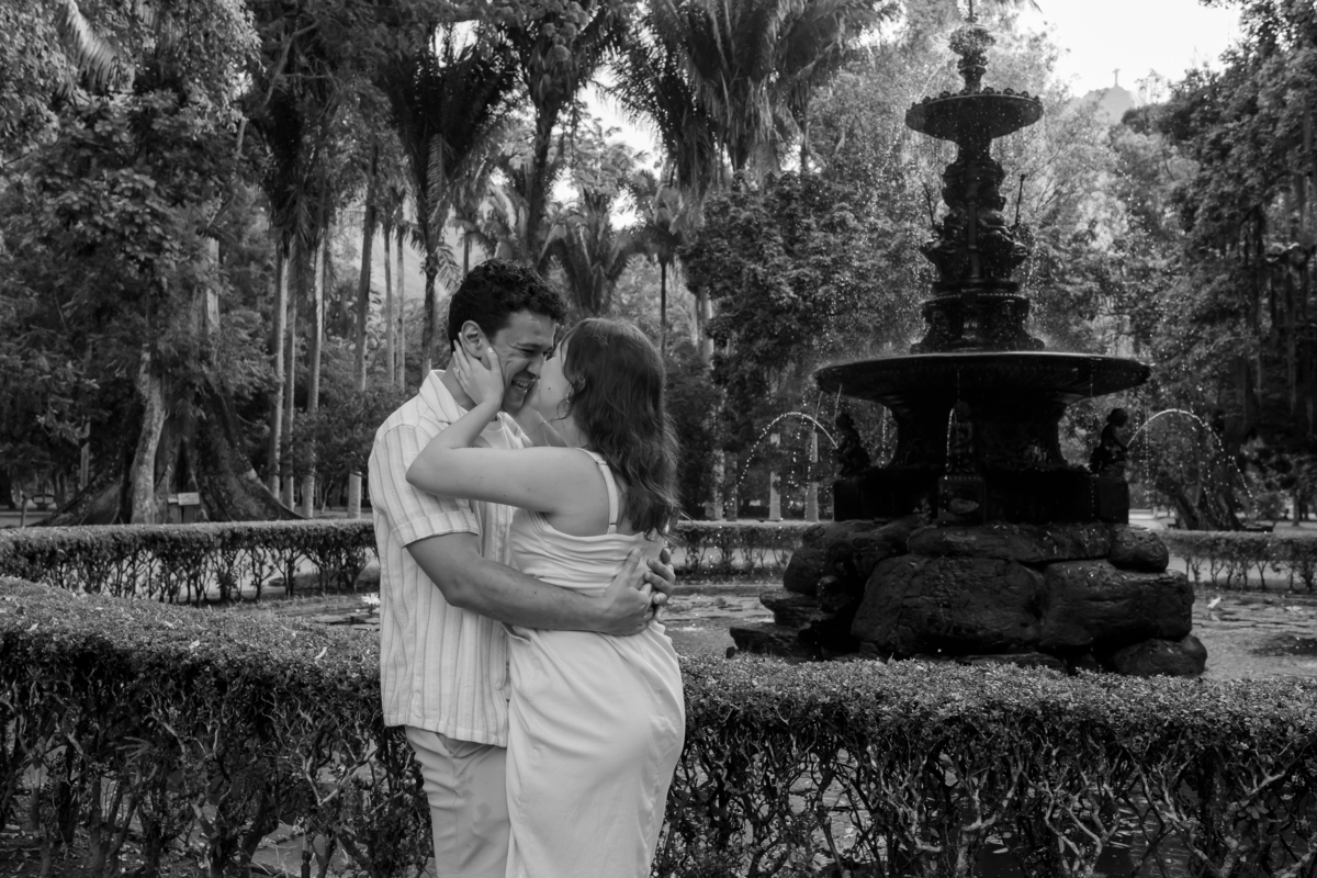 fotografia fotografa casal ensaio externo jardim botânico Rio de Janeiro pedido noivado casamento surpresa 