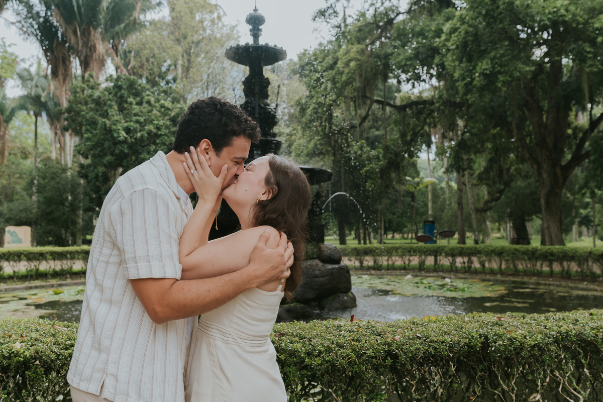 fotografia fotografa casal ensaio externo jardim botânico Rio de Janeiro pedido noivado casamento surpresa 