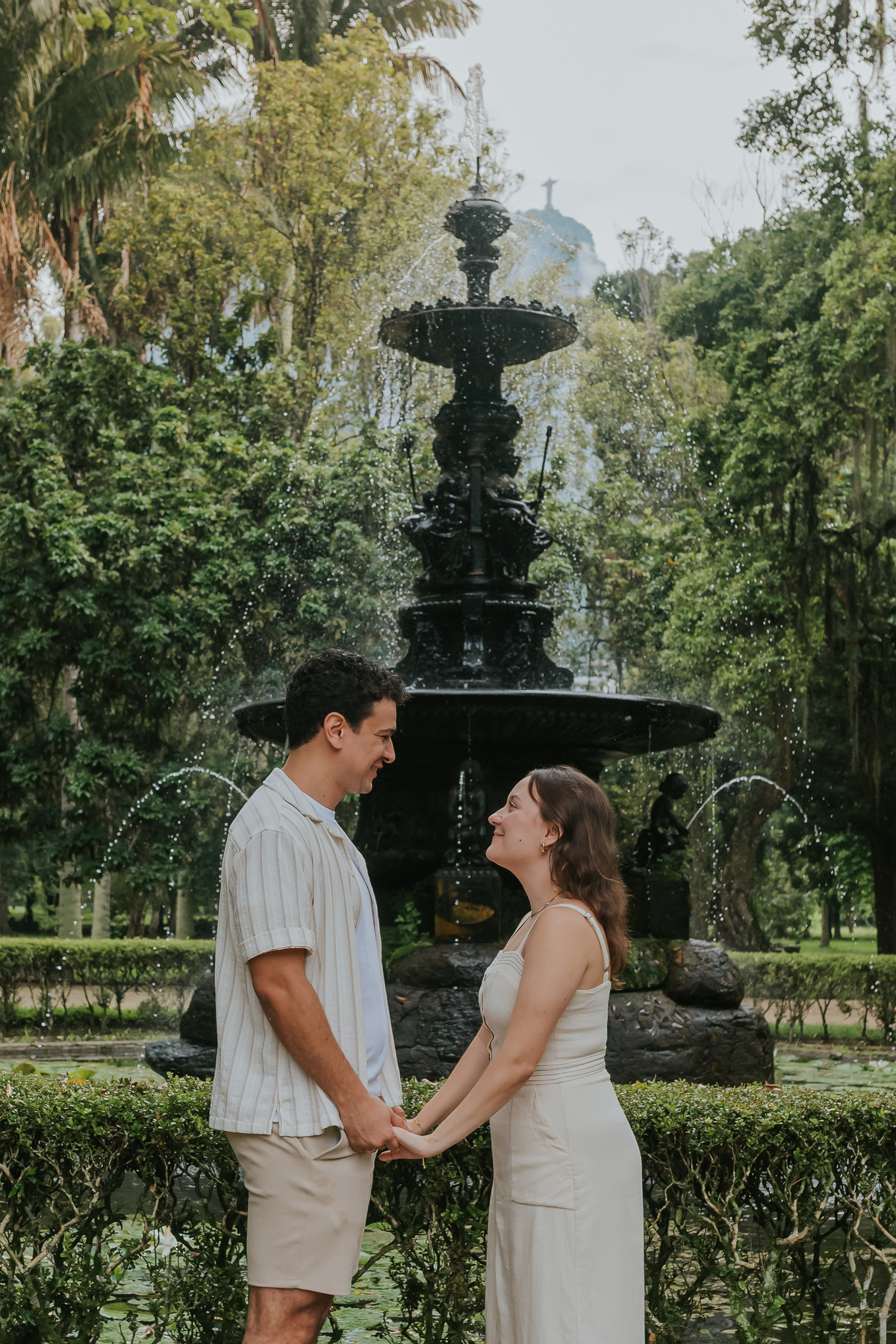 fotografia fotografa casal ensaio externo jardim botânico Rio de Janeiro pedido noivado casamento surpresa 