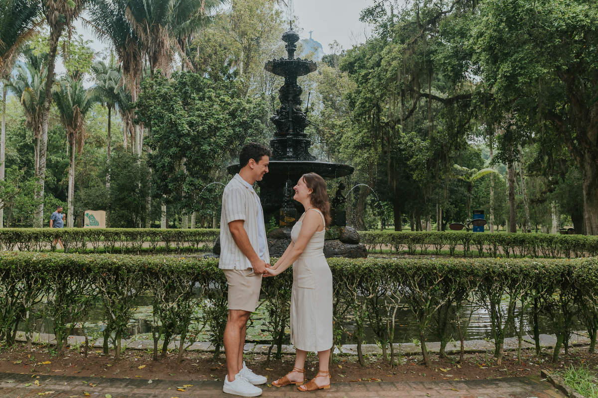 fotografia fotografa casal ensaio externo jardim botânico Rio de Janeiro pedido noivado casamento surpresa 