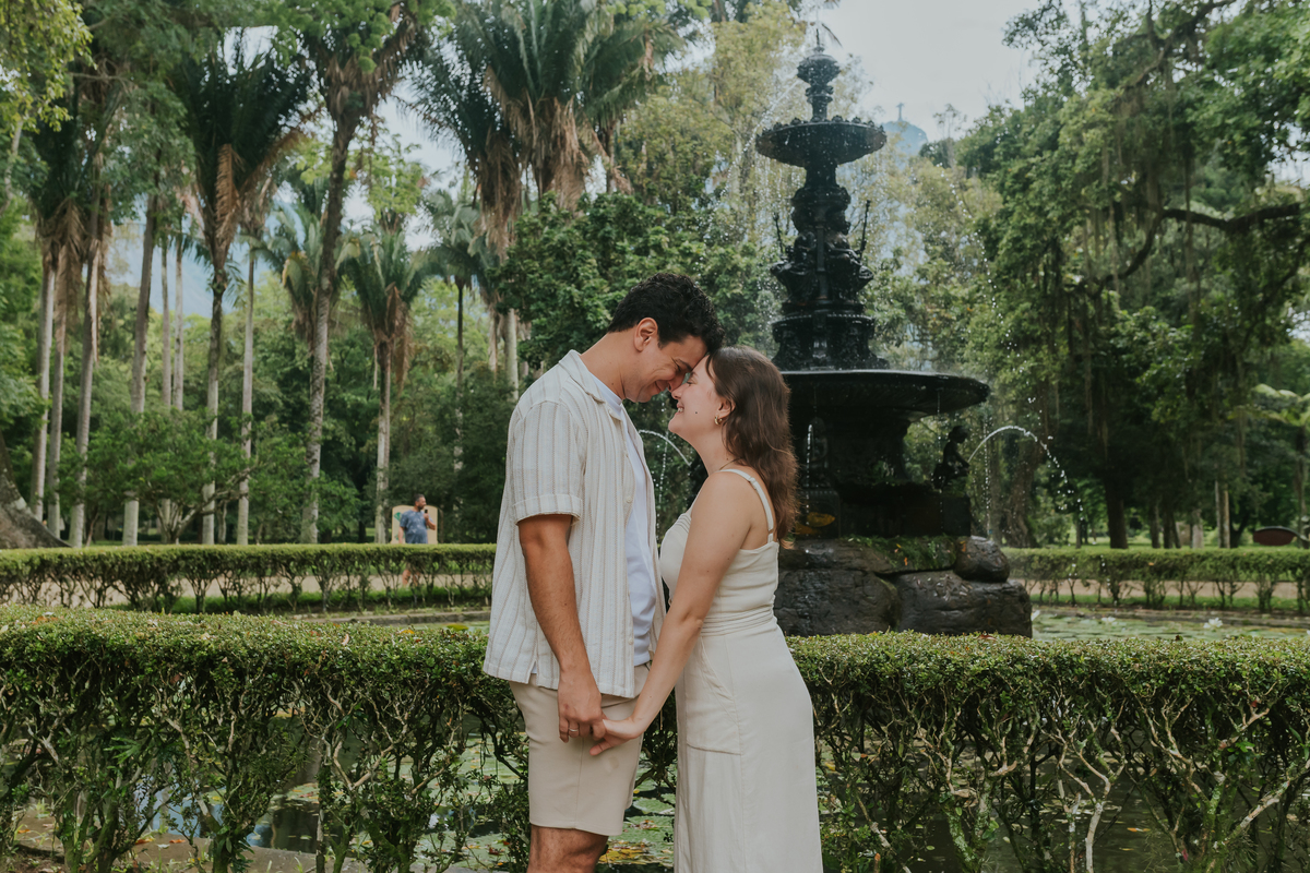fotografia fotografa casal ensaio externo jardim botânico Rio de Janeiro pedido noivado casamento surpresa 
