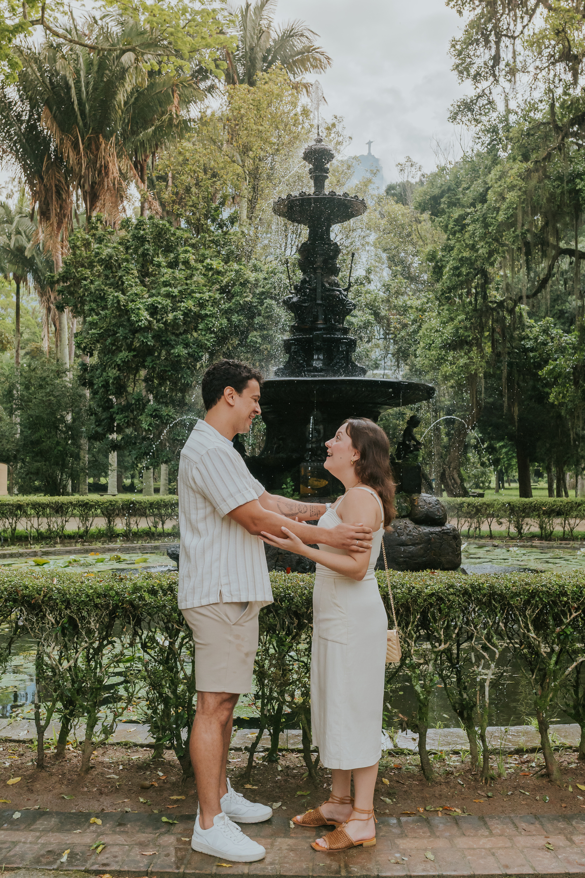 fotografia fotografa casal ensaio externo jardim botânico Rio de Janeiro pedido noivado casamento surpresa 