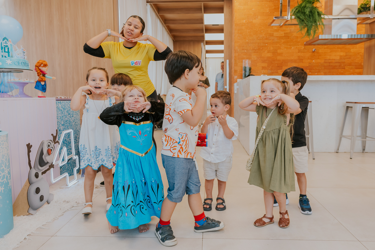 fotografia festa infantil fotografa familia 4 anos Cecilia tema Frozen botafogo zona sul rio de janeiro rj evento 