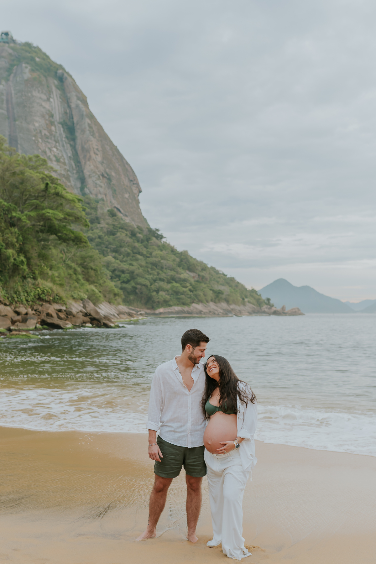 fotografa bruna Guerson fotografia ensaio gestante gravida a espera da Giovana praia vermelha urca rio de janeiro rj ao ar livre 