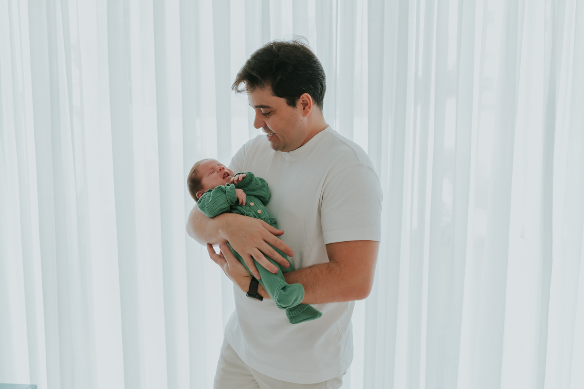 fotografia ensaio em casa lifestyle Pedro 20 dias fotografa familia Rio de Janeiro rj ilha do governador acompanhamento 