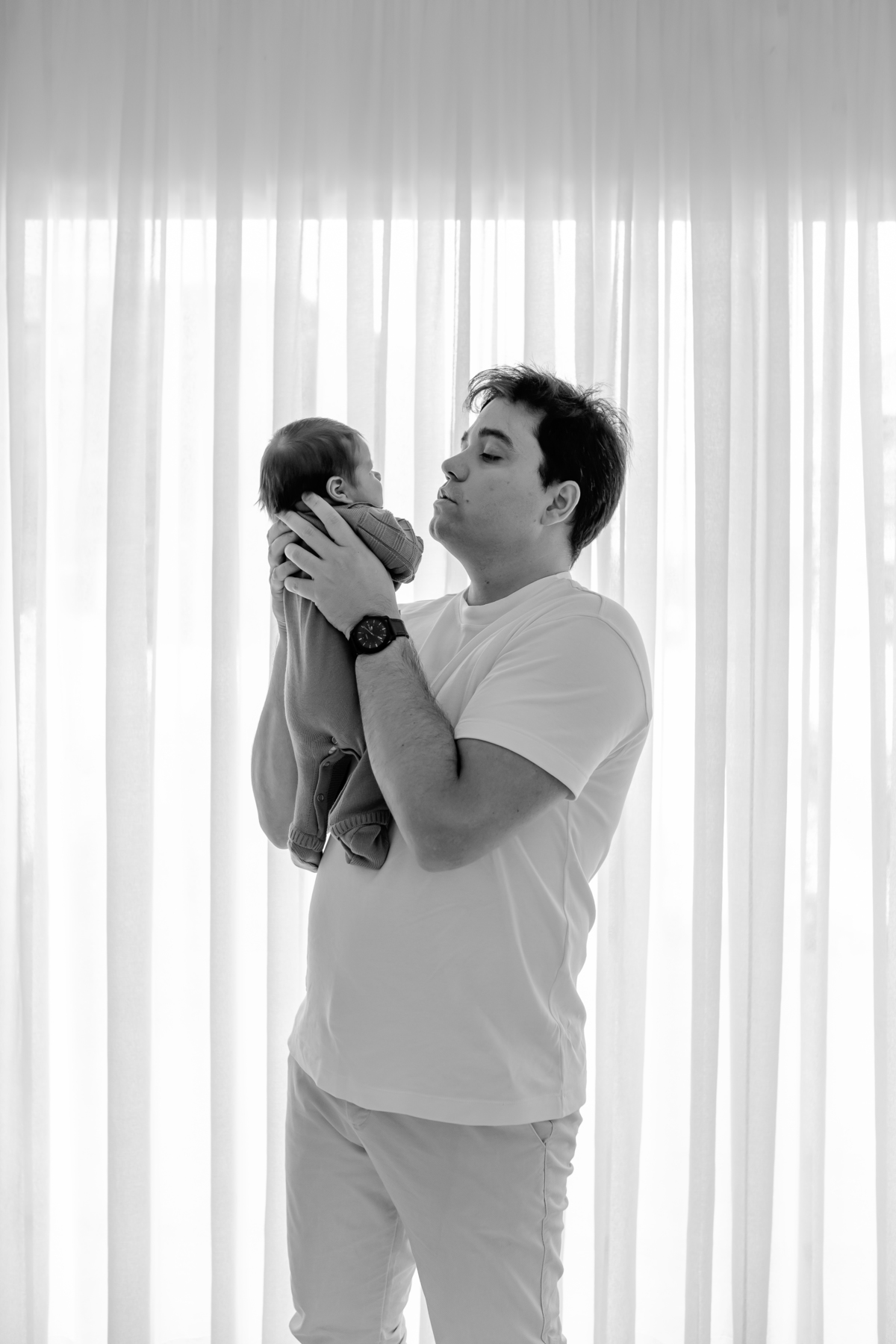 fotografia ensaio em casa lifestyle Pedro 20 dias fotografa familia Rio de Janeiro rj ilha do governador acompanhamento 