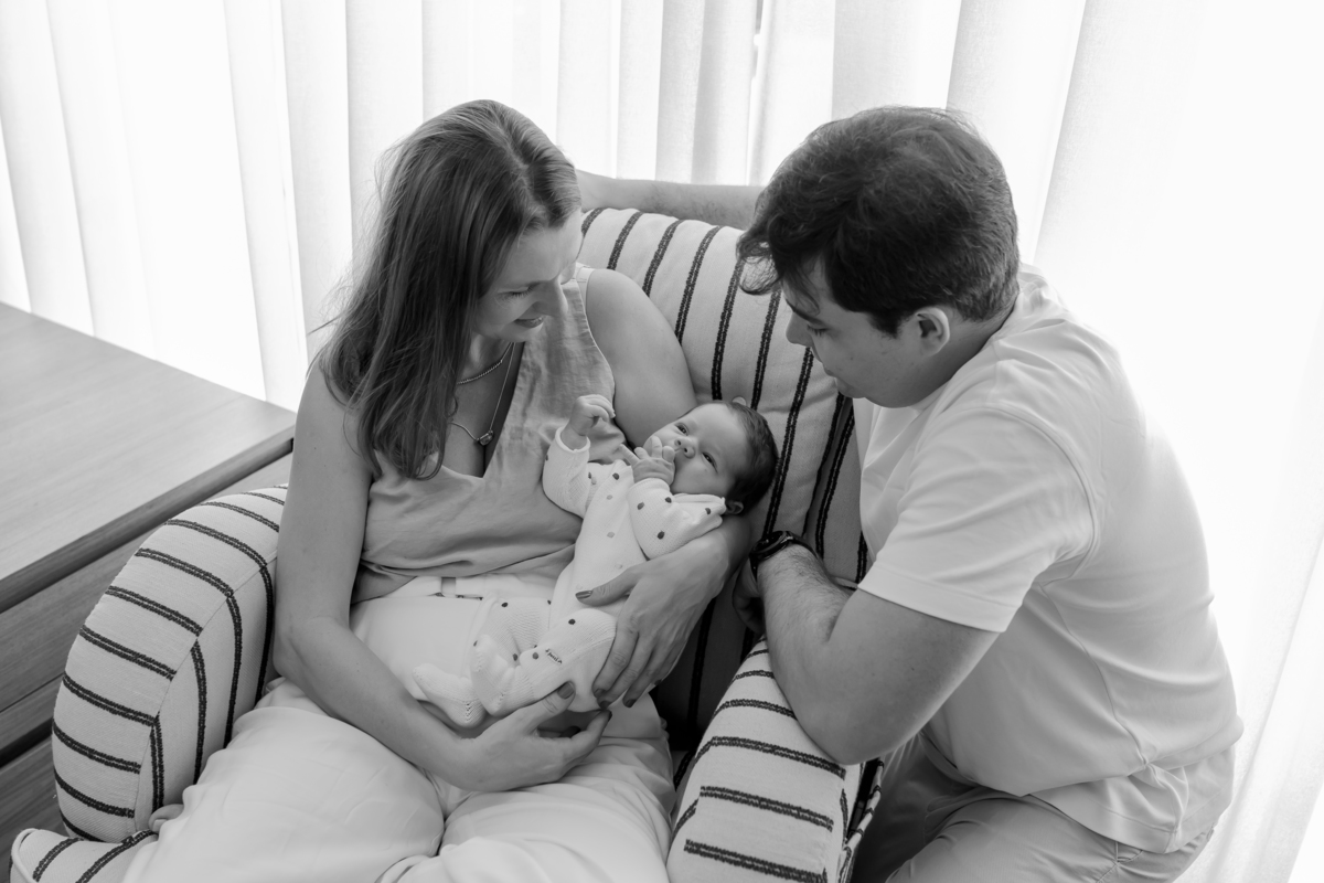 fotografia ensaio em casa lifestyle Pedro 20 dias fotografa familia Rio de Janeiro rj ilha do governador acompanhamento 