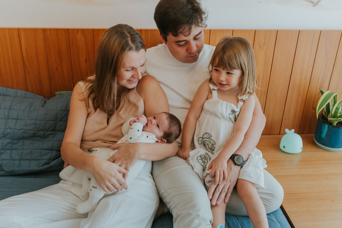 fotografia ensaio em casa lifestyle Pedro 20 dias fotografa familia Rio de Janeiro rj ilha do governador acompanhamento 