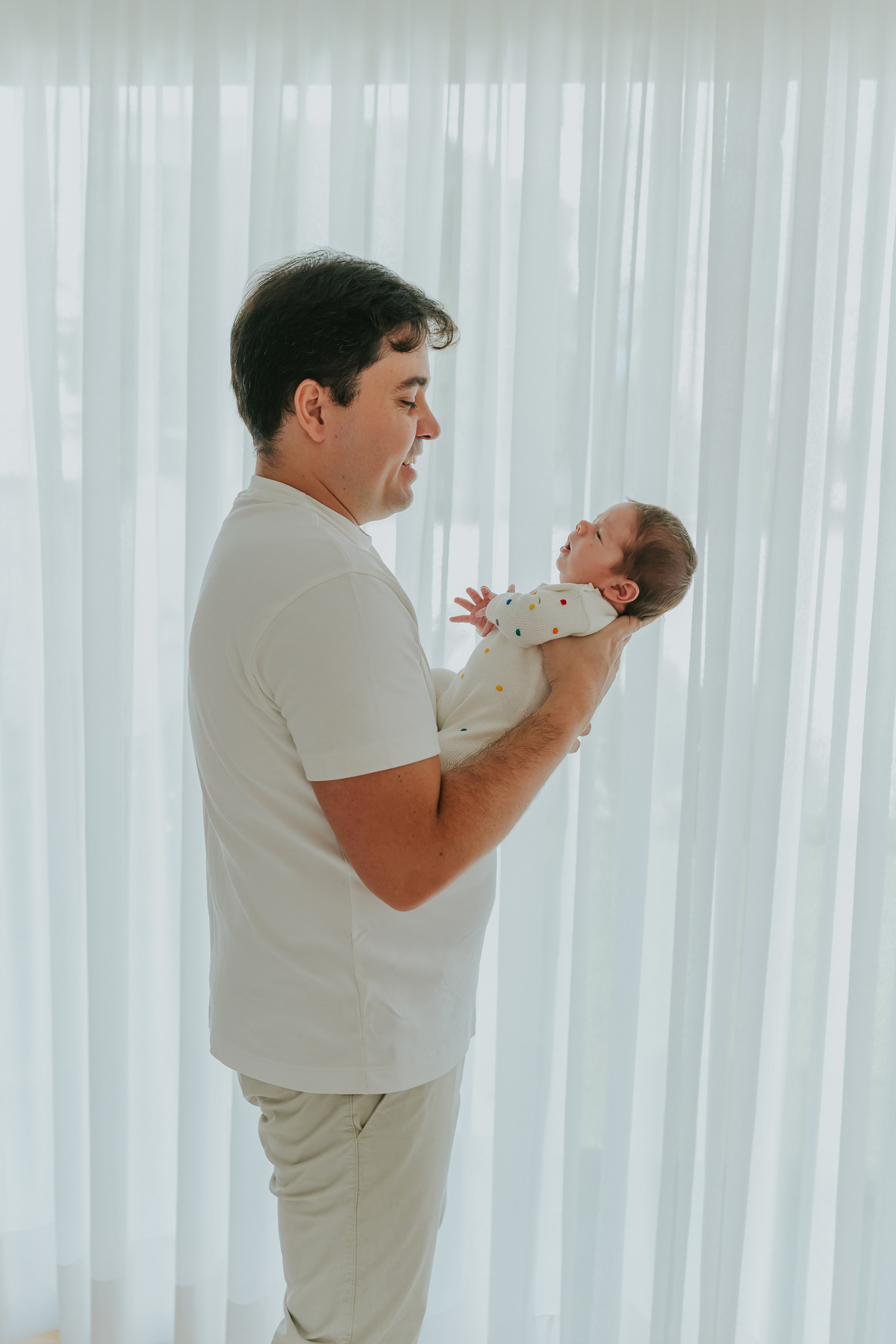 fotografia ensaio em casa lifestyle Pedro 20 dias fotografa familia Rio de Janeiro rj ilha do governador acompanhamento 