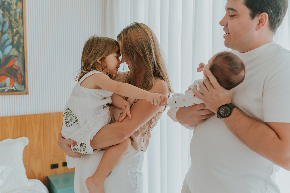 fotografia ensaio em casa lifestyle Pedro 20 dias fotografa familia Rio de Janeiro rj ilha do governador acompanhamento 