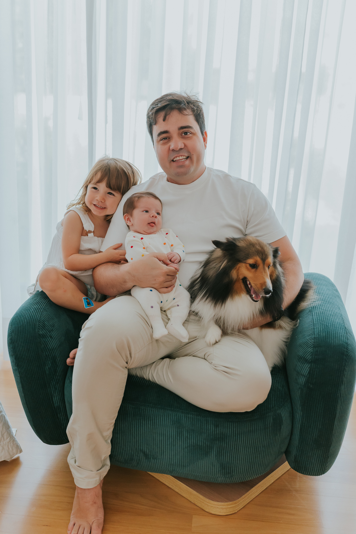 fotografia ensaio em casa lifestyle Pedro 20 dias fotografa familia Rio de Janeiro rj ilha do governador acompanhamento 