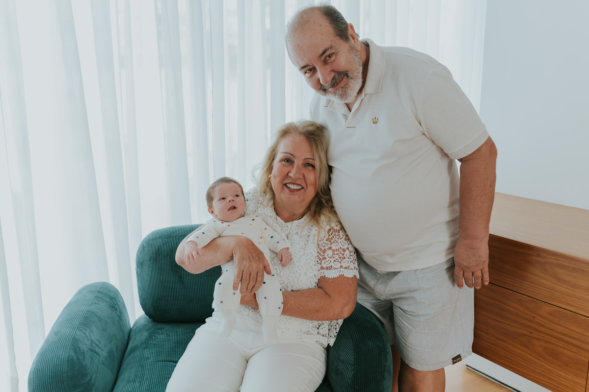 fotografia ensaio em casa lifestyle Pedro 20 dias fotografa familia Rio de Janeiro rj ilha do governador acompanhamento 
